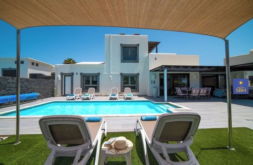 Playa Blanca Villa | 3 bedroom 3 bathroom, Beautiful property with Hot Tub and Air Conditioning