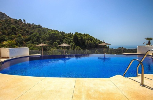 Istan House | 3 bedroom townhouse with great views and private plunge pool in Istan