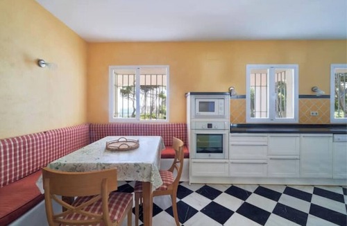 El Paraiso Villa | 5 Bedrooms Villa In Estepona