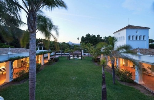 El Paraiso Villa | 5 Bedrooms Villa In Estepona