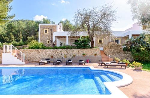Santa Eulalia del Rio Villa | 7 Bedroom Villa with Pool - 5mins walk to Cala Llonga Beach - Can Ramon