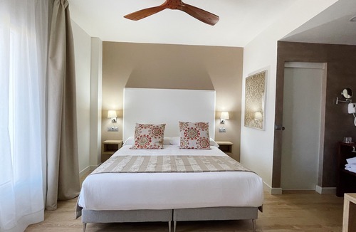 Torre de Benagalbon Hotel | Añoreta Golf and Suites