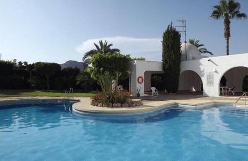 La Parata House | A beautiful 2-bedroom south-facing townhouse five-minutes walk from the beach