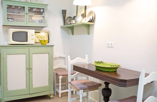 Sanlucar de Barrameda Apartment | Accessible Holiday Apartment 'Ancha 9' with Private Terrace & A/C