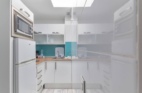 Playa de Arinaga Apartment | Acuario Arinaga Vacation Apartment with Wi-Fi