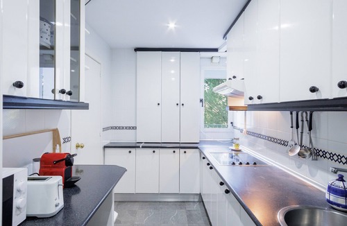 Sevilla Este Apartment | 'Airport Palacio Congresos' Apartment with Wi-Fi and Air Conditioning