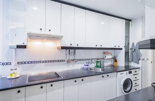 Sevilla Este Apartment | 'Airport Palacio Congresos' Apartment with Wi-Fi and Air Conditioning