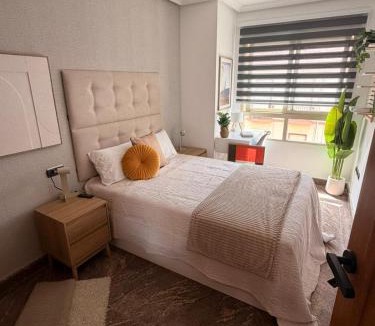 Benalua Apartment | Alicante city room with AC and Wifi