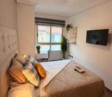 Benalua Apartment | Alicante city room with AC and Wifi