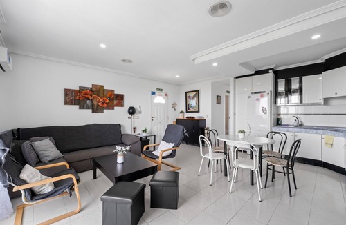 Guardamar del Segura House | Alma&Mateo Apartment with Lake Views, Wi-Fi, and Air Conditioning. Pets on Request.