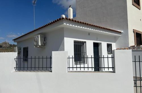 Cuevas del Becerro House | Alojamiento rural Huerta Mandre