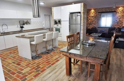 Lillo Villa | Alquiler Casa/chalet en el Campo con Piscina Climatizada y spa Para 12 Personas