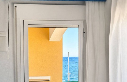 Cala Panizo Apartment | Andalusia, beachfront apartment, pool, terrace, parking.