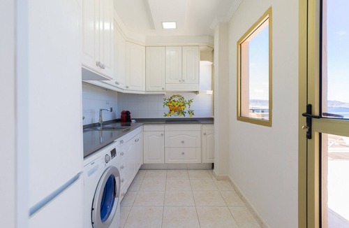 Las Palmas de Gran Canaria House | Apartment in Las Palmas by Playa de Las Canteras