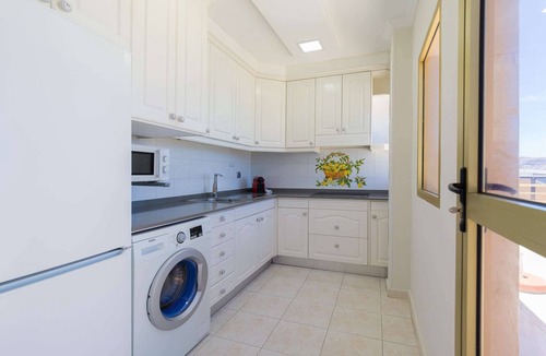 Las Palmas de Gran Canaria House | Apartment in Las Palmas by Playa de Las Canteras