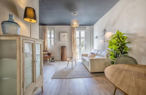 Santiago Apartment | Apartamento cerca de la MEZQUITA DE CORDOBA & FREE PRIVATE PARKING