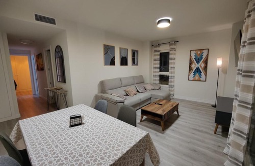 Dos Hermanas Apartment | Apartamento cercano al Metro