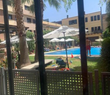 Cruz Roja-Capuchinos Apartment | Apartamento con piscina próximo al centro de 2 dormitorios