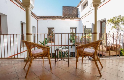 La Catedral Apartment | Apartamentos Los Patios de la Judería