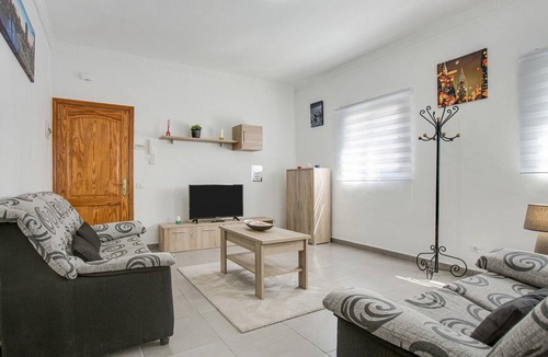 Vecindario Apartment | Apartment “2A Francesca” close to the Sea with Wi-Fi & Fans
