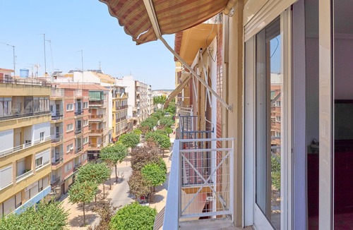 Puente Genil Apartment | Apartment '5 Caballeros' with Balcony, Wi-Fi and Air Conditioning