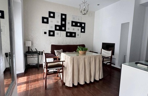 Alcala la Real Apartment | Apartment 'Alcalá Zona Centro' with Balcony, Wi-Fi and Air Conditioning