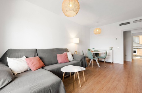 Benalmadena Apartment | Apartment 'Arenal' with Partial Sea View, Wi-Fi and Air Conditioning