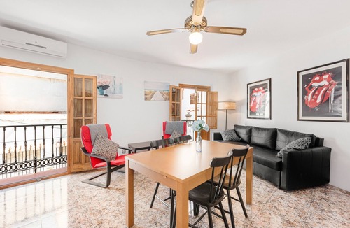 Alcaucin Apartment | Apartment 'Casa Sol y Sierra' with Mountain Views, Wi-Fi and Air Conditioning
