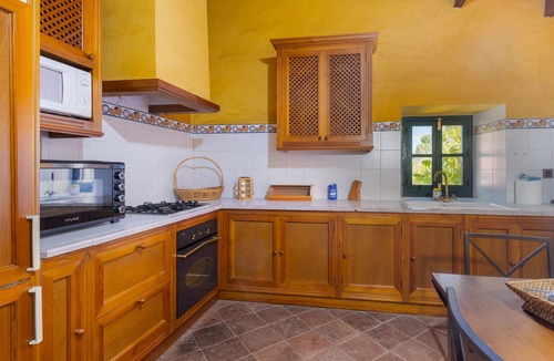 Constantina House | Apartment 'Chirrin' with Mountain View, Private Terrace and Private Garden