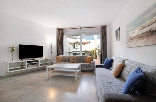 Carihuela Apartment | Apartment "Don Juan Manuel" with Shared Pool & Wi-Fi