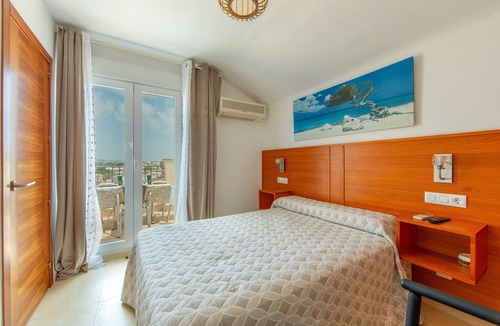 Palomares Apartment | Apartment 'Dúplex Olalla Playa' with Sea View, Wi-Fi and Air Conditioning