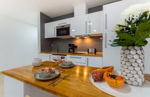 Puerto del Rosario Apartment | Apartment "Eclipse" in Puerto del Rosario with Mountain View, Jacuzzi, Wi-Fi, A/C & Terrace