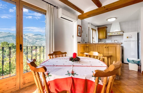 Orba Apartment | Apartment 'El Castellet' with Mountain View, Wi-Fi and Air Conditioning