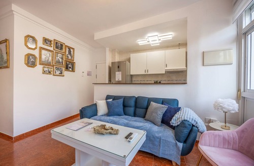 Jerez de la Frontera Old Town Apartment | Apartment 'Apto La Justicia' with Shared Terrace, Wi-Fi and Air Conditioning