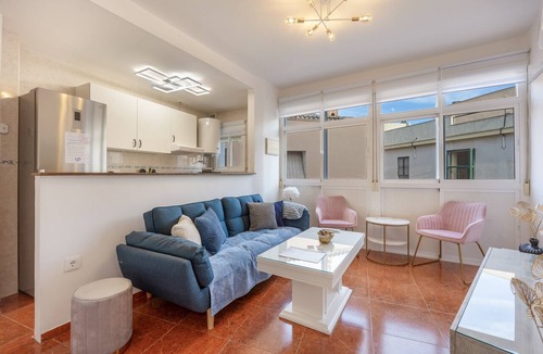 Jerez de la Frontera Old Town Apartment | Apartment 'Apto La Justicia' with Shared Terrace, Wi-Fi and Air Conditioning