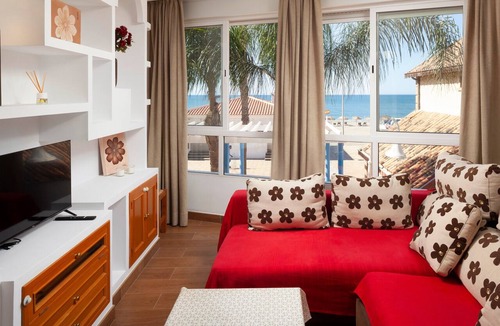 La Cala del Moral Apartment | Apartment 'Apartamento Bellamar' with Sea View and Air Conditioning