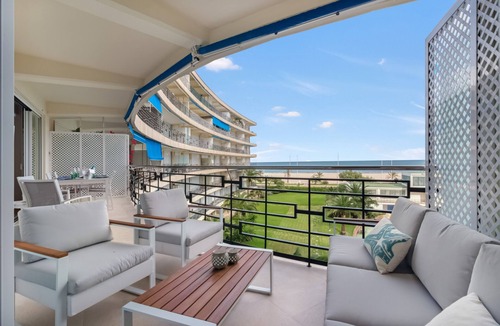 Grau i Platja Apartment | Apartment 'Gandia Tropicana Suite' with Sea Views, Wi-Fi and Air Conditioning