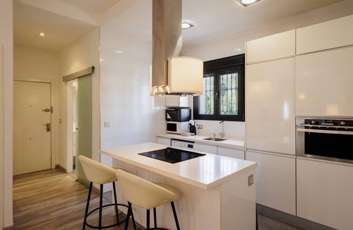 Ciudad Jardin Apartment | Apartment 'Gran Plaza Luminoso' with Balcony, Wi-Fi and Air Conditioning