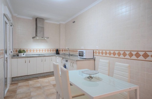 Penaflor Apartment | Apartment in Peñaflor with Charming Patio