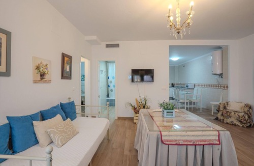 Penaflor Apartment | Apartment in Peñaflor with Charming Patio