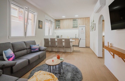Candeleda Apartment | Apartment 'La Aurora De Candeleda' with Lake View, Wi-Fi and Air Conditioning