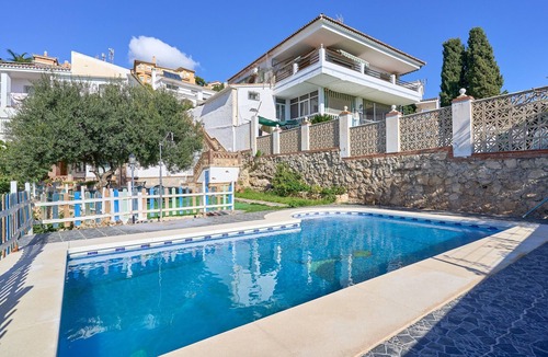 La Cala del Moral Apartment | Apartment 'La Canarita' with Sea Views, Wi-Fi, and Air Conditioning