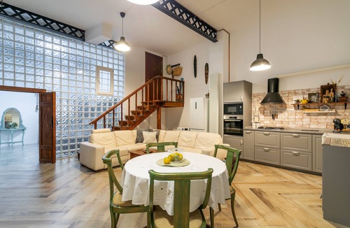 Campoamor Apartment | Apartment 'Loft Centro Alicante' with Balcony, Wi-Fi and Air Conditioning