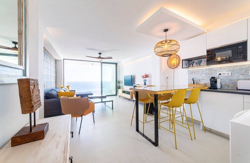 Almeria Apartment | Apartment 'Los Acantilados' with Sea Views, Shared Pool and Wi-Fi