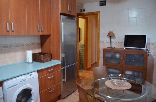Candeleda Apartment | Apartment 'Ojaranzo' with Mountain Views, Wi-Fi, and Air Conditioning