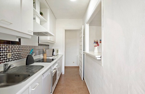 Atlanterra Apartment | Apartment "Semifrontal con vistas Zahara" near the beach with sea view, pool & Wi-Fi
