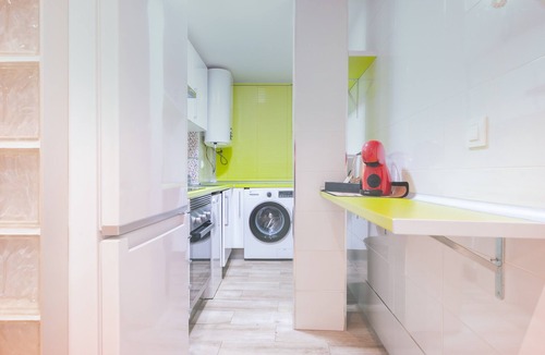 San Jose Obrero Apartment | Apartment 'Sevilla Santa Justa 2' with Balcony, Wi-Fi and Air Conditioning