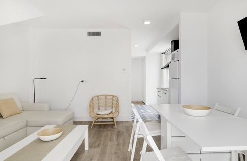 Brena y Marismas de Barbate Natural Park Apartment | Apartment 'Suite 1 In Natural Park' with Shared Pool, Wi-Fi and Air Conditioning