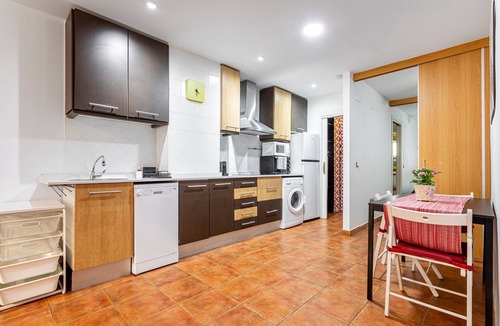 El Pilar Apartment | Apartment 'Torres De Quart Tu Casa' with Balcony, Wi-Fi and Air Conditioning