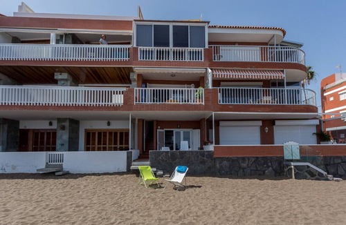 Melenara Apartment | Apartment with Terrace on the Beachfront.
